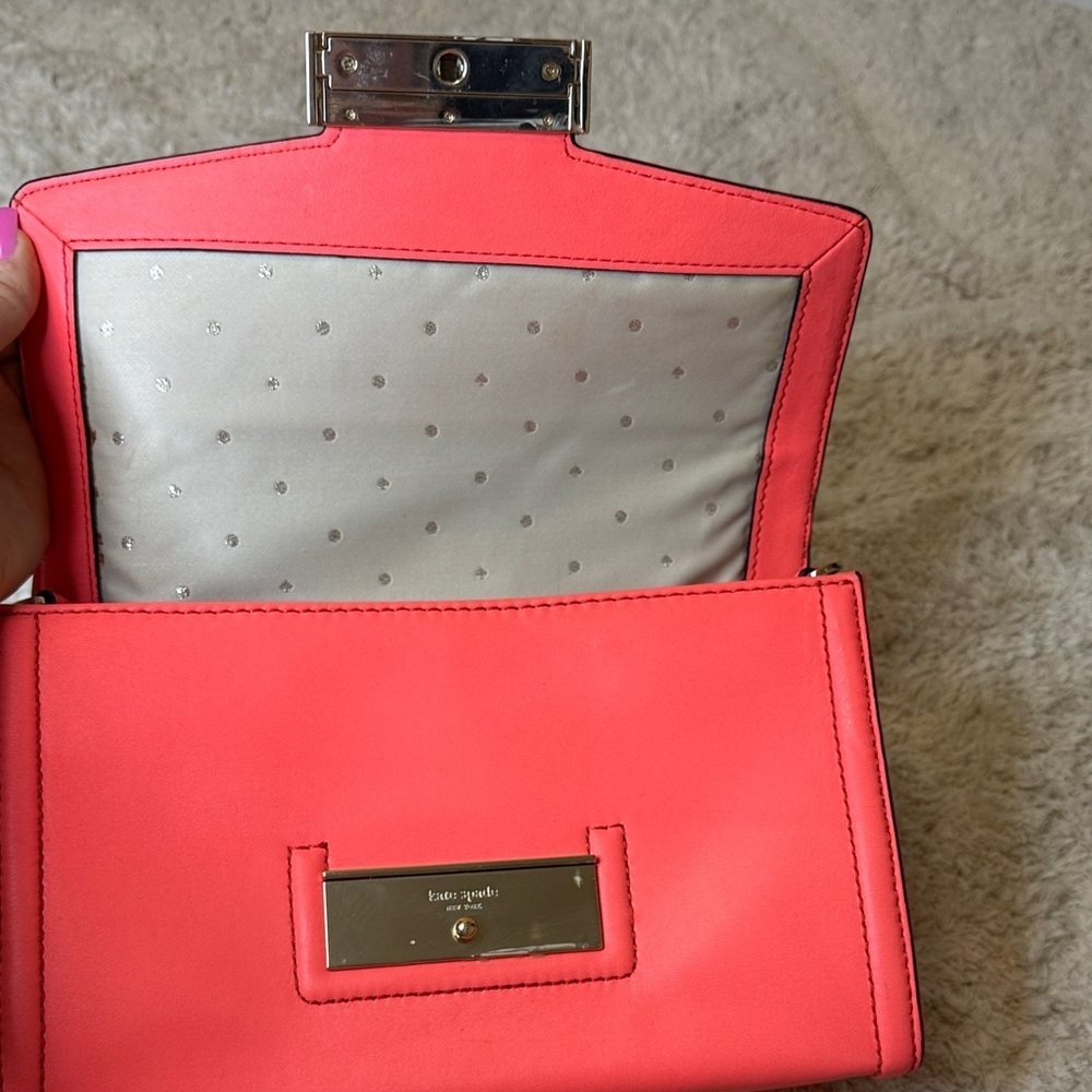 Kate Spade Surprise Coral Scarlett’s Carroll Park Shoulder Bag - Picture 12 of 15